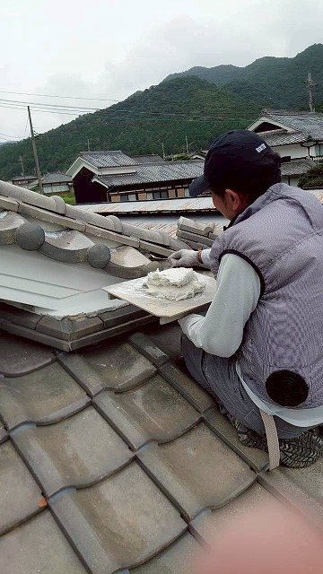 加古川市　漆喰作業を行う職人